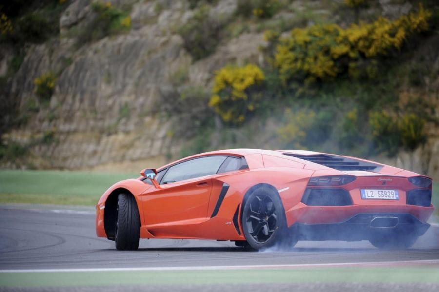  Lamborghini Aventador LP700-4 2011 года  (фото 5 из 204)